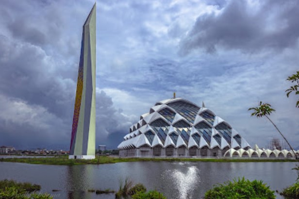 Masjid Bandung Aljabar Ikon Wisata Religi & Arsitektur